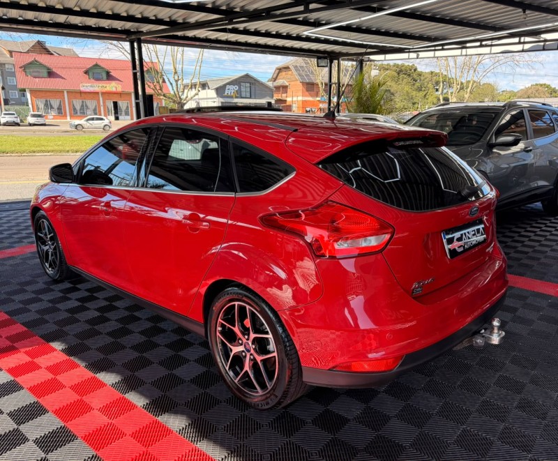 FOCUS 2.0 TITANIUM HATCH 16V FLEX 4P AUTOMÁTICO - 2017 - CANELA