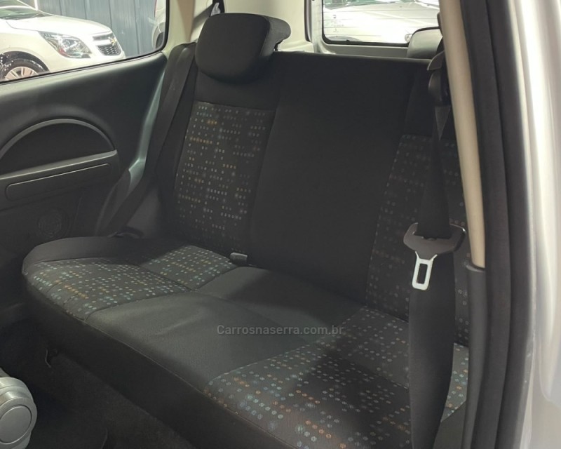 UNO 1.0 VIVACE 8V FLEX 2P MANUAL - 2014 - VACARIA