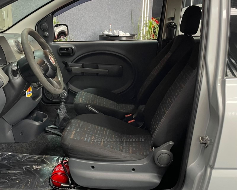 UNO 1.0 VIVACE 8V FLEX 2P MANUAL - 2014 - VACARIA