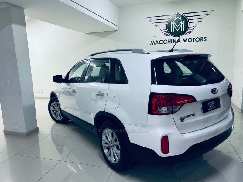 SORENTO 2.4 EX2 4X2 16V GASOLINA 4P AUTOMÁTICO - 2015 - CAXIAS DO SUL