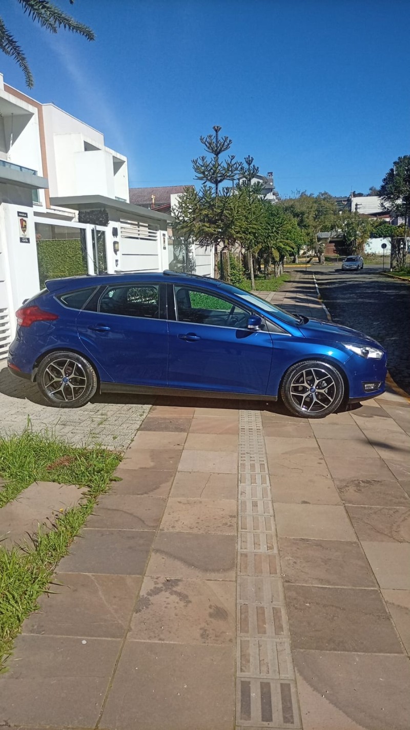 FOCUS 2.0 TITANIUM FASTBACK 16V FLEX 4P AUTOMÁTICO - 2016 - FARROUPILHA