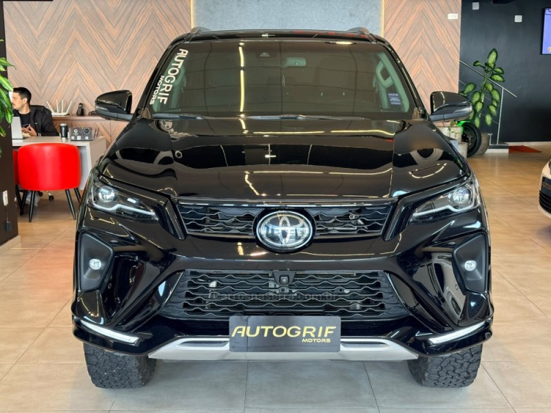 HILUX SW4 2.8 4X4 SRX PLATINUM TURBO 7 LUGARES DIESEL 4P AUTOMÁTICO - 2024 - CAMPO BOM