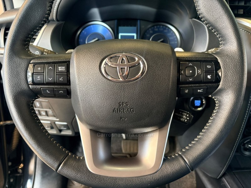 HILUX SW4 2.8 4X4 SRX PLATINUM TURBO 7 LUGARES DIESEL 4P AUTOMÁTICO - 2024 - CAMPO BOM