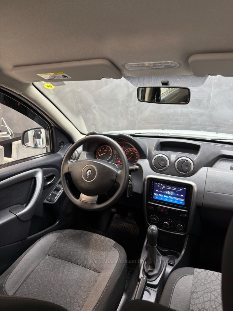 DUSTER 1.6 EXPRESSION 4X2 16V FLEX 4P MANUAL - 2014 - CAXIAS DO SUL