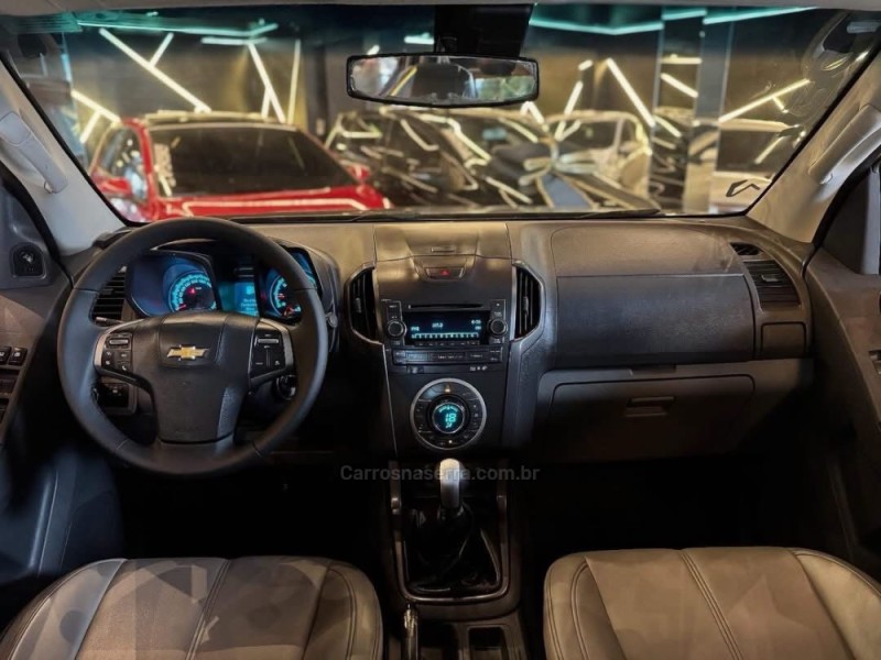 S10 2.4 LTZ 4X2 CD 8V FLEX 4P MANUAL - 2013 - NOVO HAMBURGO