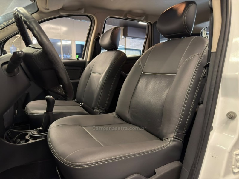 DUSTER 1.6 TECH ROAD 4X2 16V FLEX 4P MANUAL - 2014 - ESTâNCIA VELHA
