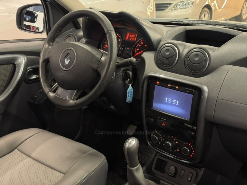 DUSTER 1.6 TECH ROAD 4X2 16V FLEX 4P MANUAL - 2014 - ESTâNCIA VELHA