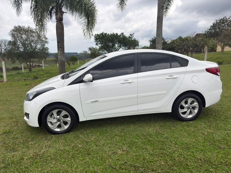 HB20S 1.6 COMFORT PLUS 16V FLEX 4P AUTOMÁTICO - 2016 - FARROUPILHA