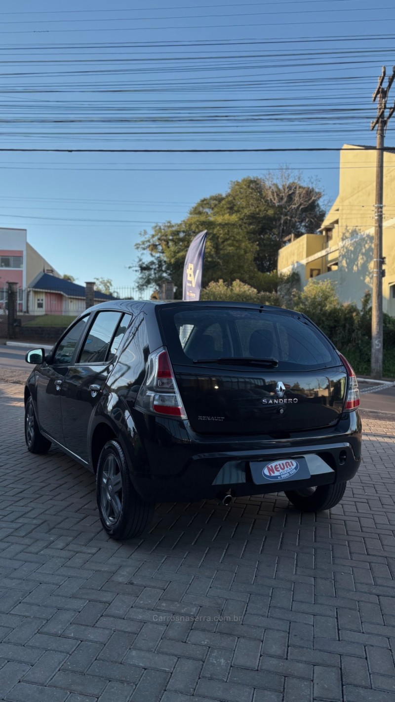 SANDERO 1.0 EXPRESSION 12V FLEX 4P MANUAL - 2014 - LAJEADO