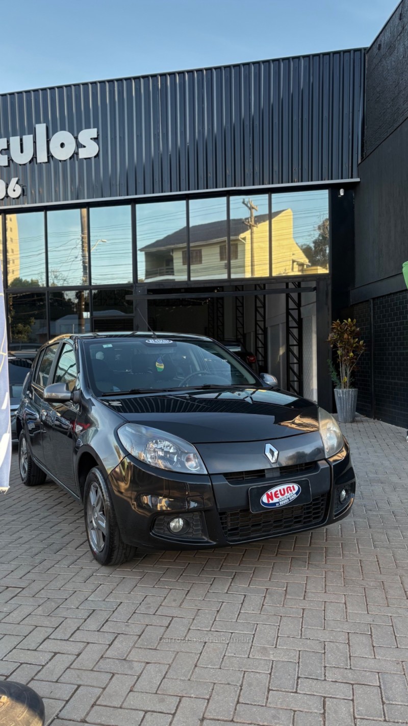 SANDERO 1.0 EXPRESSION 12V FLEX 4P MANUAL - 2014 - LAJEADO