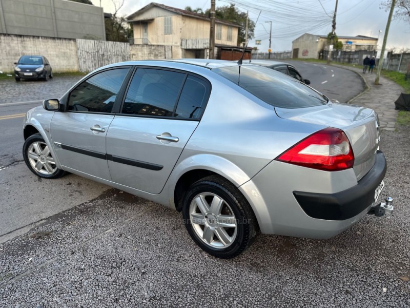 MÉGANE 2.0 DYNAMIQUE SEDAN 16V GASOLINA 4P MANUAL - 2008 - CAXIAS DO SUL