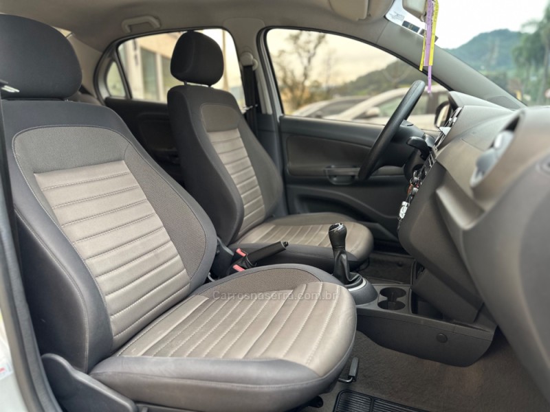 VOYAGE 1.6 MI HIGHLINE 8V FLEX 4P MANUAL - 2014 - TUPANDI