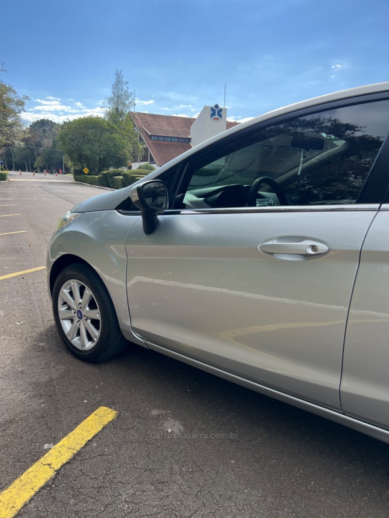 FIESTA 1.6 SE HATCH 16V FLEX 4P MANUAL - 2012 - NOVA PRATA