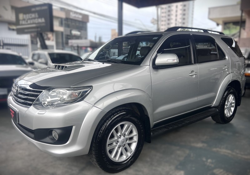 HILUX SW4 3.0 SRV 4X4 CD 16V TURBO INTERCOOLER DIESEL 4P AUTOMÁTICO - 2013 - CAXIAS DO SUL