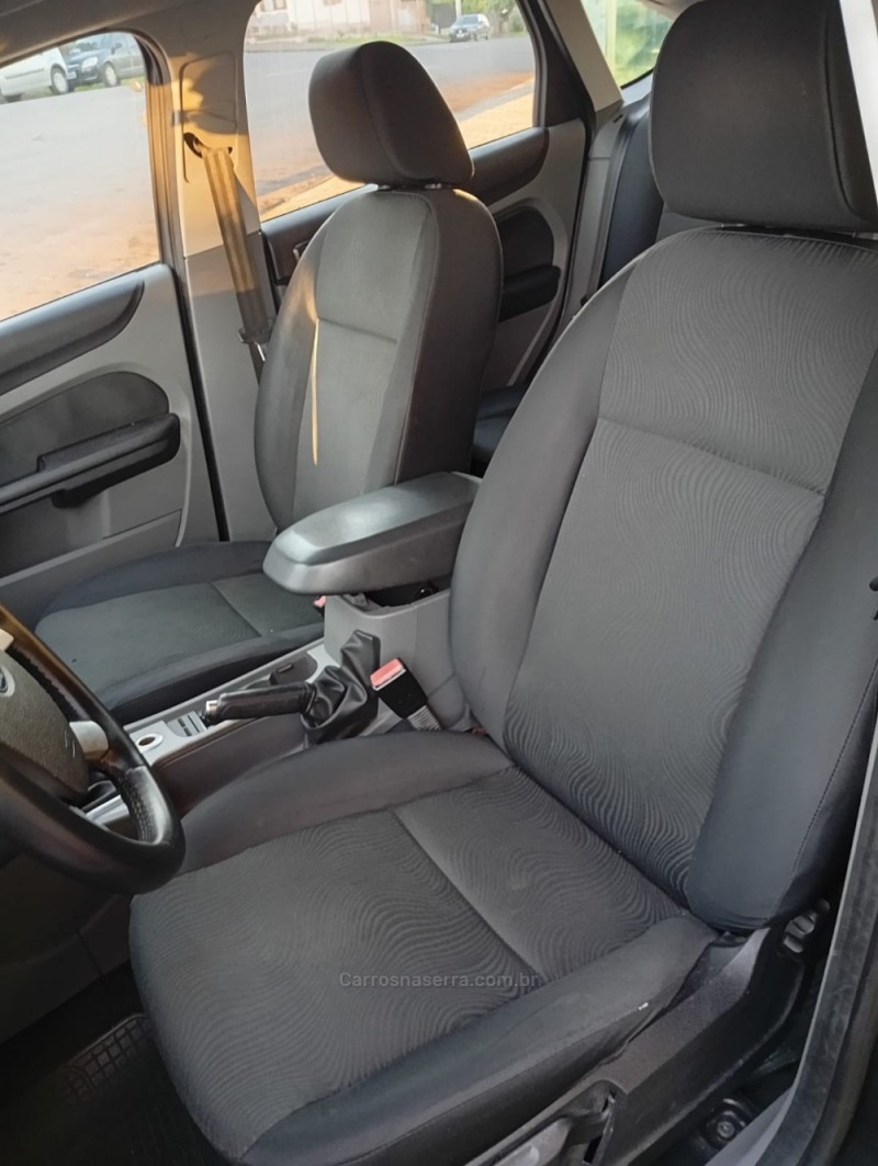 FOCUS 1.6 GLX SIGMA 16V FLEX 4P MANUAL - 2013 - PASSO FUNDO