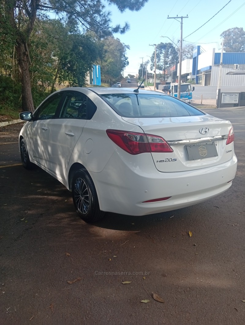 HB20S 1.6 COMFORT PLUS 16V FLEX 4P MANUAL - 2015 - PASSO FUNDO