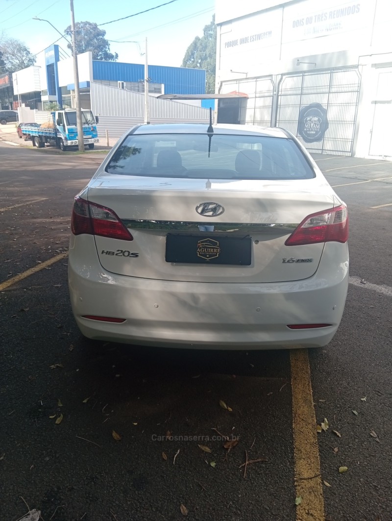 HB20S 1.6 COMFORT PLUS 16V FLEX 4P MANUAL - 2015 - PASSO FUNDO