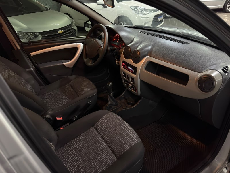 SANDERO 1.0 EXPRESSION 16V FLEX 4P MANUAL - 2010 - CAXIAS DO SUL