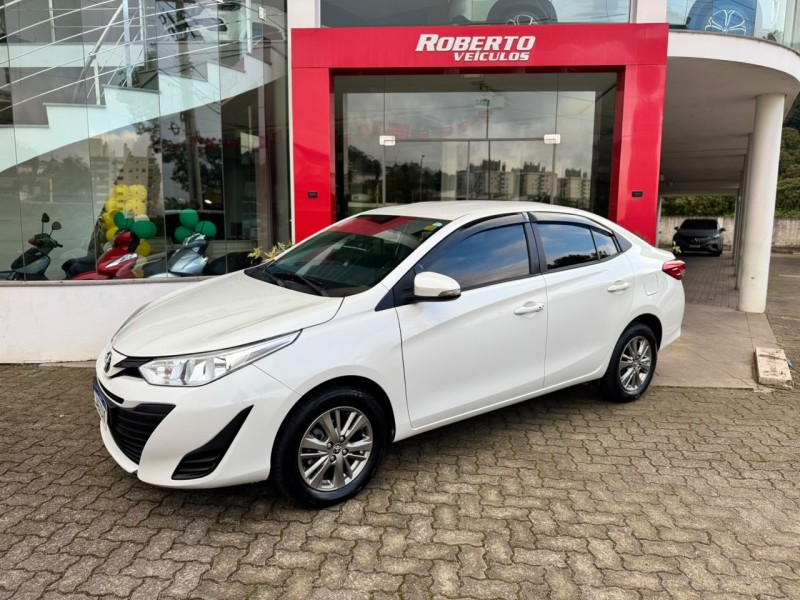 YARIS 1.5 16V FLEX SEDAN XL PLUS TECH MULTIDRIVE3