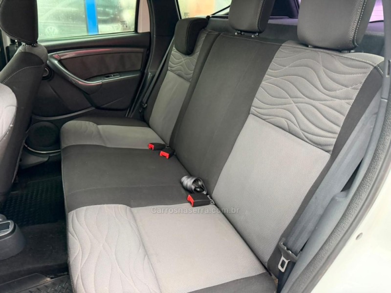 DUSTER 1.6 DYNAMIQUE 4X2 16V FLEX 4P MANUAL - 2014 - LAGOA VERMELHA