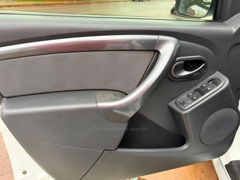 DUSTER 1.6 DYNAMIQUE 4X2 16V FLEX 4P MANUAL - 2014 - LAGOA VERMELHA