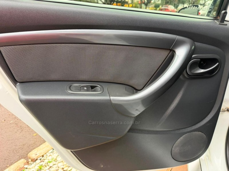 DUSTER 1.6 DYNAMIQUE 4X2 16V FLEX 4P MANUAL - 2014 - LAGOA VERMELHA
