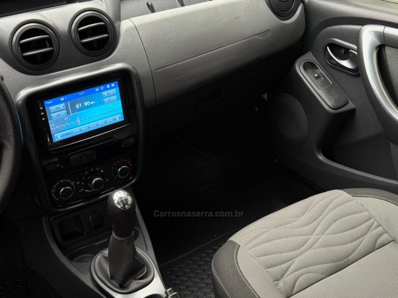 DUSTER 1.6 DYNAMIQUE 4X2 16V FLEX 4P MANUAL - 2014 - LAGOA VERMELHA