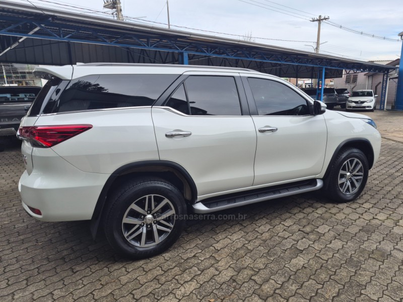 HILUX SW4 2.8 SRX 4X4 7 LUGARES 16V TURBO INTERCOOLER DIESEL 4P AUTOMÁTICO - 2017 - CAXIAS DO SUL