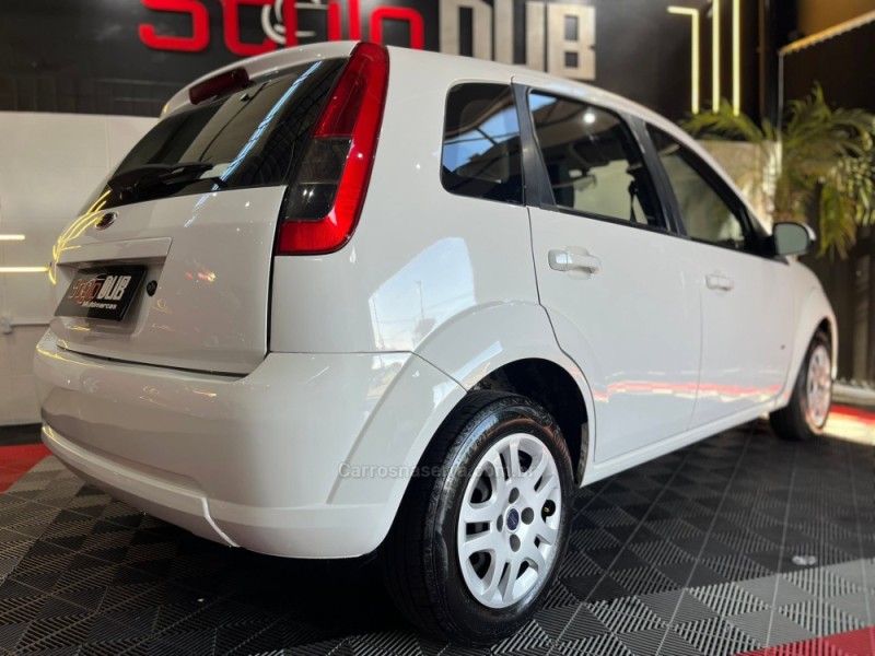 FIESTA 1.0 SE 8V FLEX 4P MANUAL - 2014 - ESTâNCIA VELHA