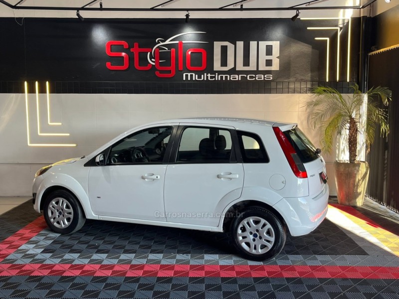 FIESTA 1.0 SE 8V FLEX 4P MANUAL - 2014 - ESTâNCIA VELHA
