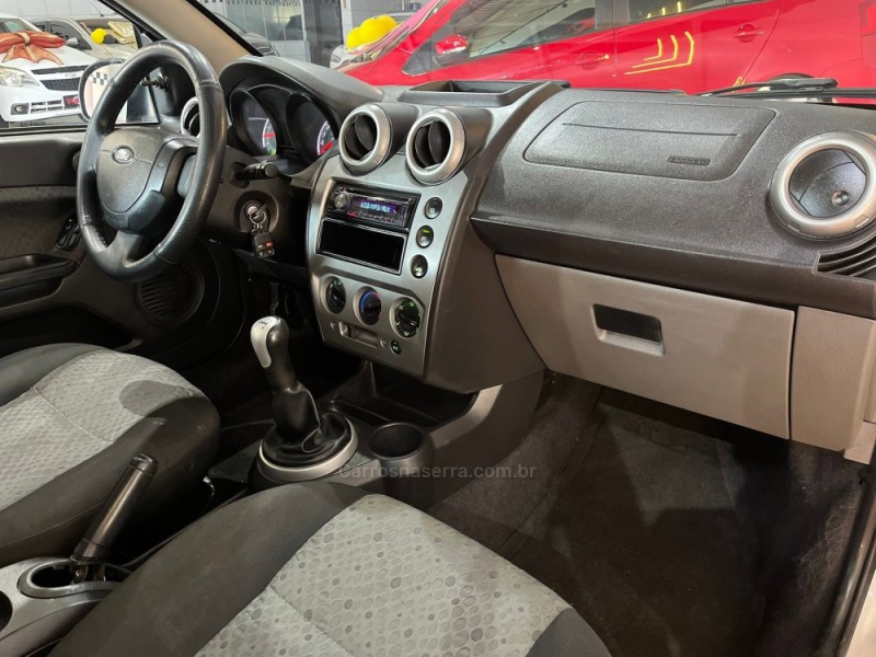 FIESTA 1.0 SE 8V FLEX 4P MANUAL - 2014 - ESTâNCIA VELHA