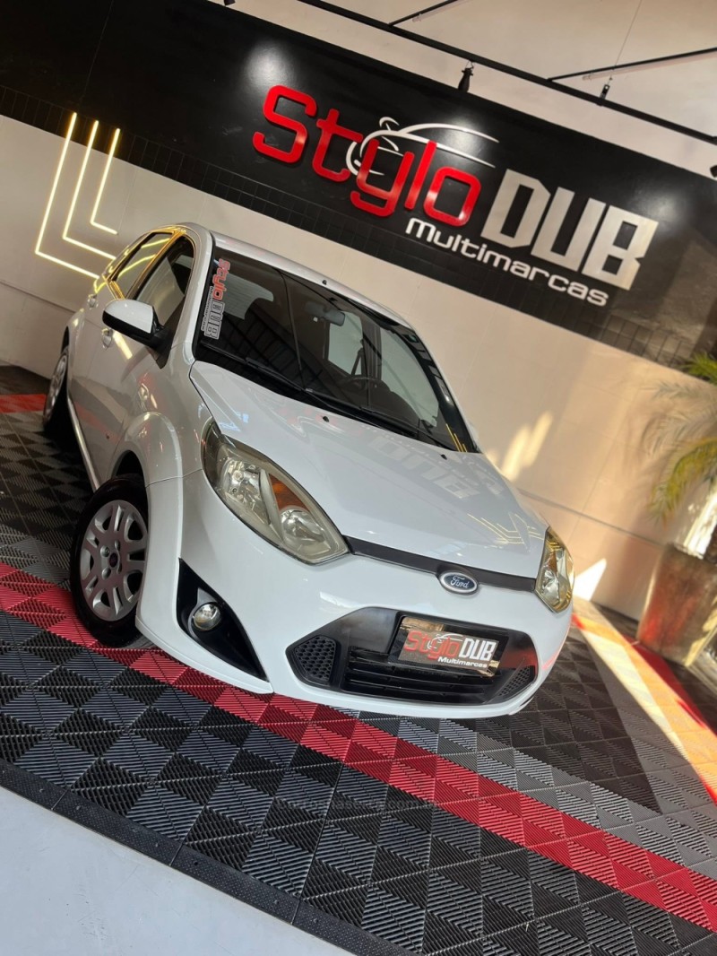 FIESTA 1.0 SE 8V FLEX 4P MANUAL - 2014 - ESTâNCIA VELHA