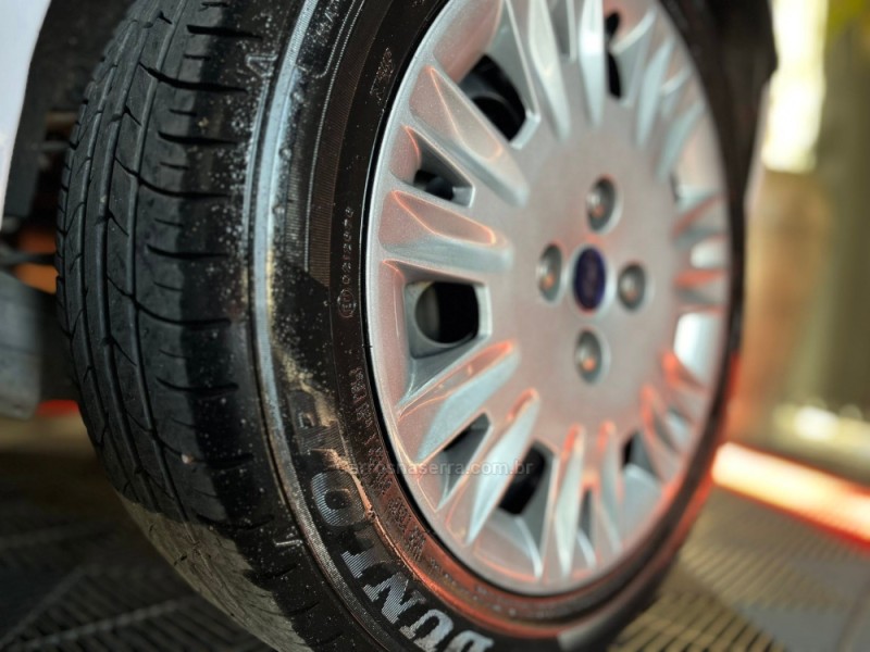 FIESTA 1.5 SE HATCH 16V FLEX 4P MANUAL - 2014 - ESTâNCIA VELHA