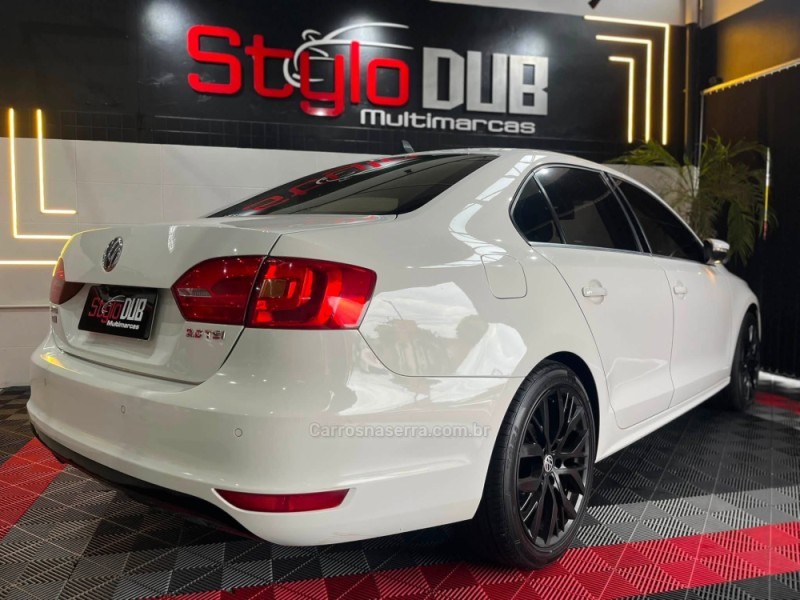 JETTA 2.0 TSI HIGHLINE 200CV GASOLINA 4P TIPTRONIC - 2011 - ESTâNCIA VELHA