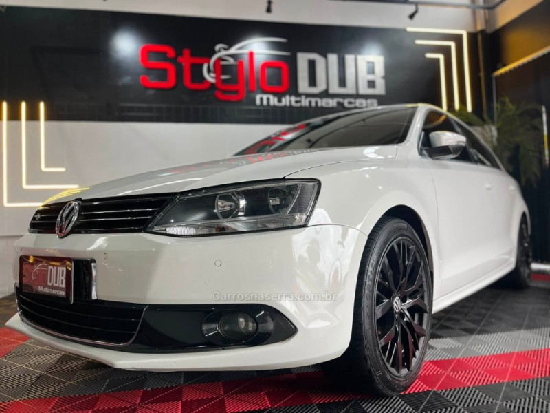 JETTA 2.0 TSI HIGHLINE 200CV GASOLINA 4P TIPTRONIC - 2011 - ESTâNCIA VELHA