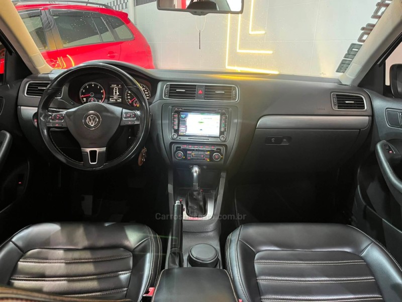 JETTA 2.0 TSI HIGHLINE 200CV GASOLINA 4P TIPTRONIC - 2011 - ESTâNCIA VELHA