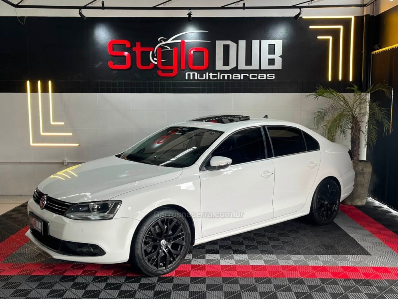 JETTA 2.0 TSI HIGHLINE 200CV GASOLINA 4P TIPTRONIC - 2011 - ESTâNCIA VELHA
