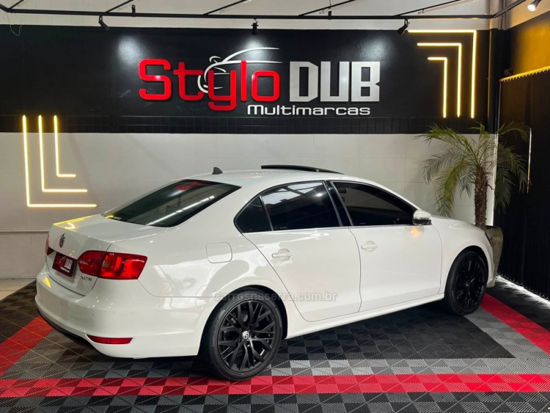 JETTA 2.0 TSI HIGHLINE 200CV GASOLINA 4P TIPTRONIC - 2011 - ESTâNCIA VELHA