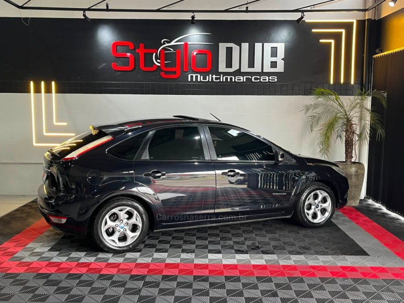 FOCUS 2.0 TITANIUM HATCH 16V FLEX 4P AUTOMÁTICO - 2012 - ESTâNCIA VELHA