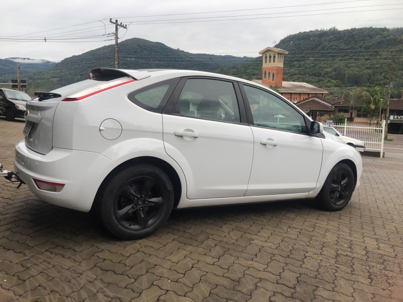FOCUS 2.0 HC 16V FLEX 4P MANUAL - 2013 - VALE REAL