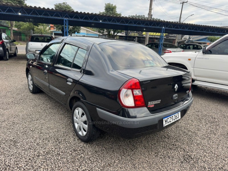 CLIO 1.6 EXPRESSION SEDAN 16V GASOLINA 4P MANUAL - 2005 - IGREJINHA