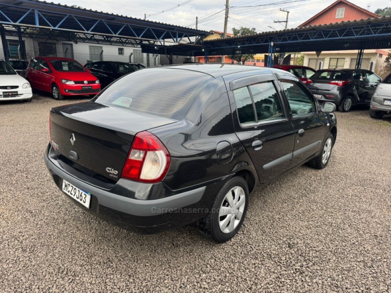 CLIO 1.6 EXPRESSION SEDAN 16V GASOLINA 4P MANUAL - 2005 - IGREJINHA