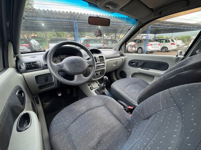 CLIO 1.6 EXPRESSION SEDAN 16V GASOLINA 4P MANUAL - 2005 - IGREJINHA