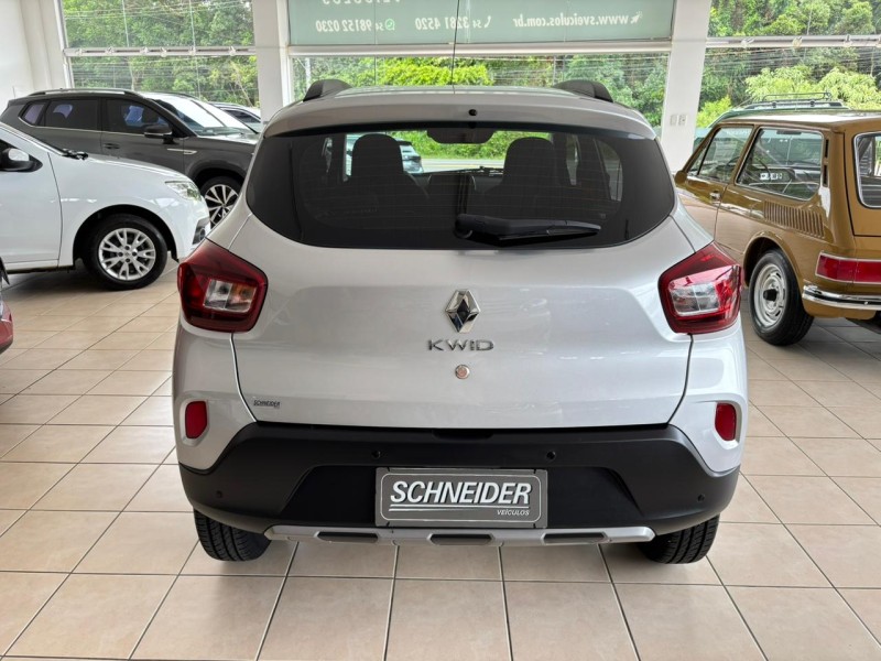 KWID 1.0 12V OUTSIDER FLEX 4P MANUAL - 2023 - NOVA PETRóPOLIS