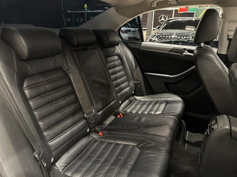 JETTA 2.0 TSI HIGHLINE 211CV GASOLINA 4P TIPTRONIC - 2013 - CAXIAS DO SUL