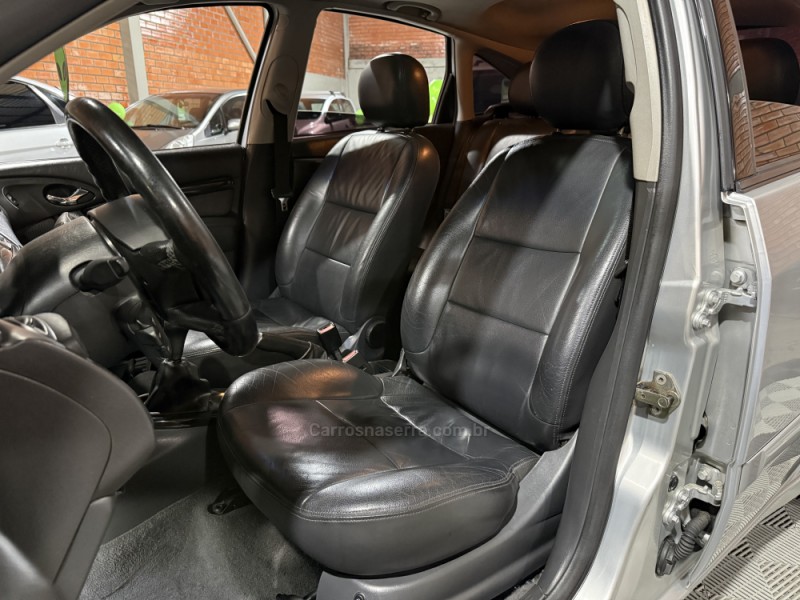 FOCUS 2.0 GHIA 16V FLEX 4P MANUAL - 2006 - BENTO GONçALVES