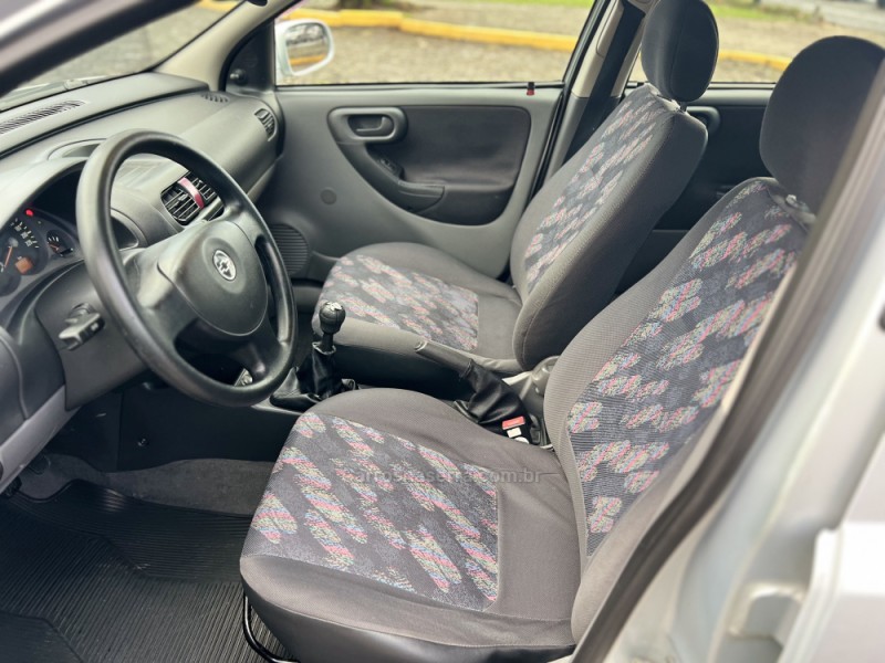 CORSA 1.0 MPFI MAXX 8V FLEX 4P MANUAL - 2004 - DOIS IRMãOS