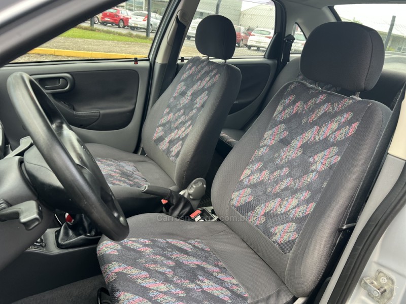 CORSA 1.0 MPFI MAXX 8V FLEX 4P MANUAL - 2004 - DOIS IRMãOS