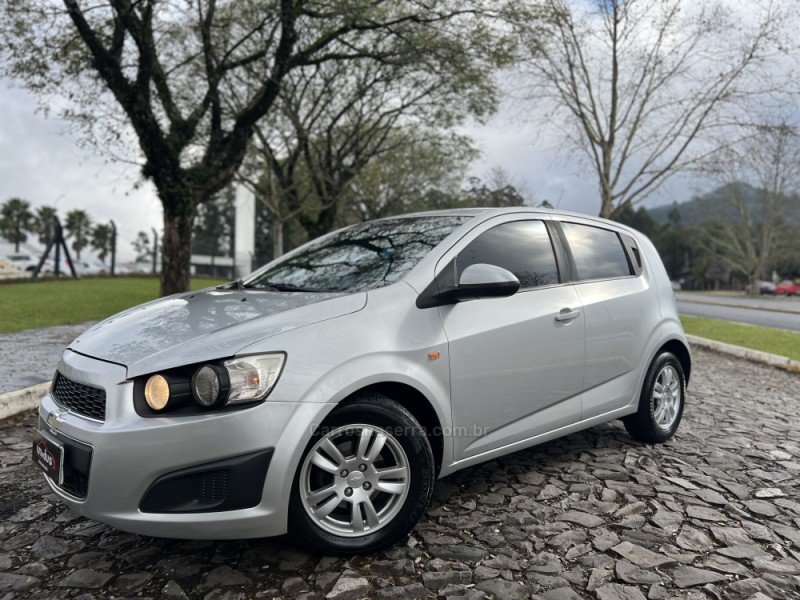 sonic 1.6 lt sedan 16v flex 4p automatico 2014 dois irmaos
