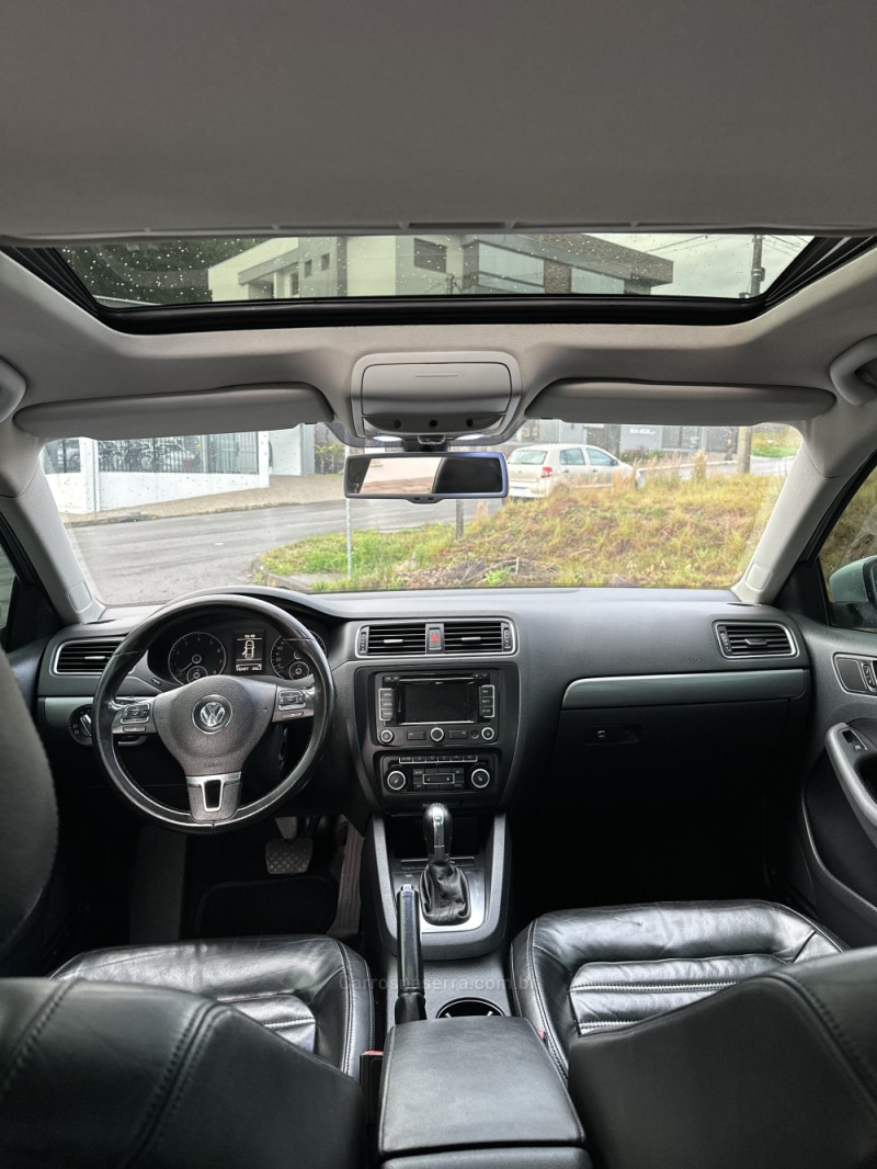 JETTA 2.0 TSI DSG HIGHLINE 200CV GASOLINA 4P AUTOMÁTICO - 2012 - SãO MARCOS